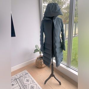 Lululemon stretchseal sleet street waterproof puffer.